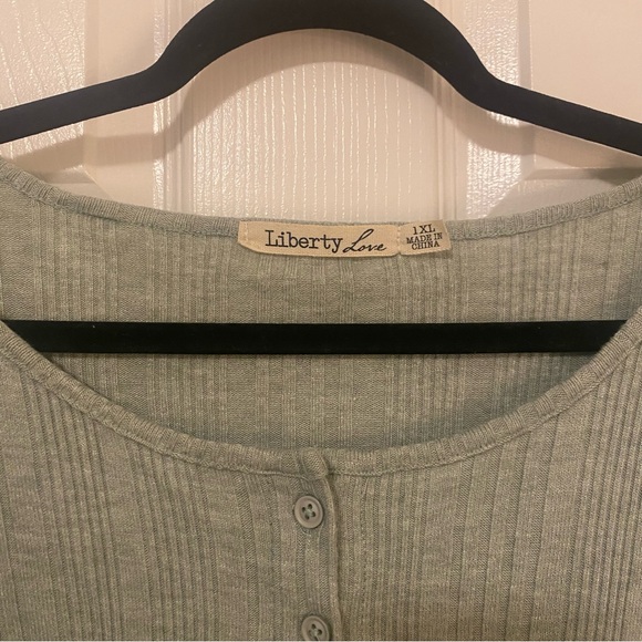 Button-Up Ribbed Cardigan - Picture 3 of 5